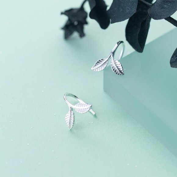 minimalist leaf earrings - Picture 2 of 8